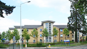 New housing on site of Farnborough Hospital